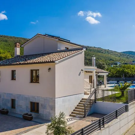 Vanda Villa *