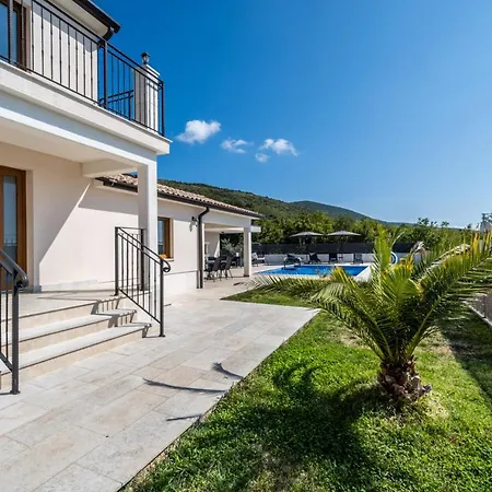 Vanda Villa